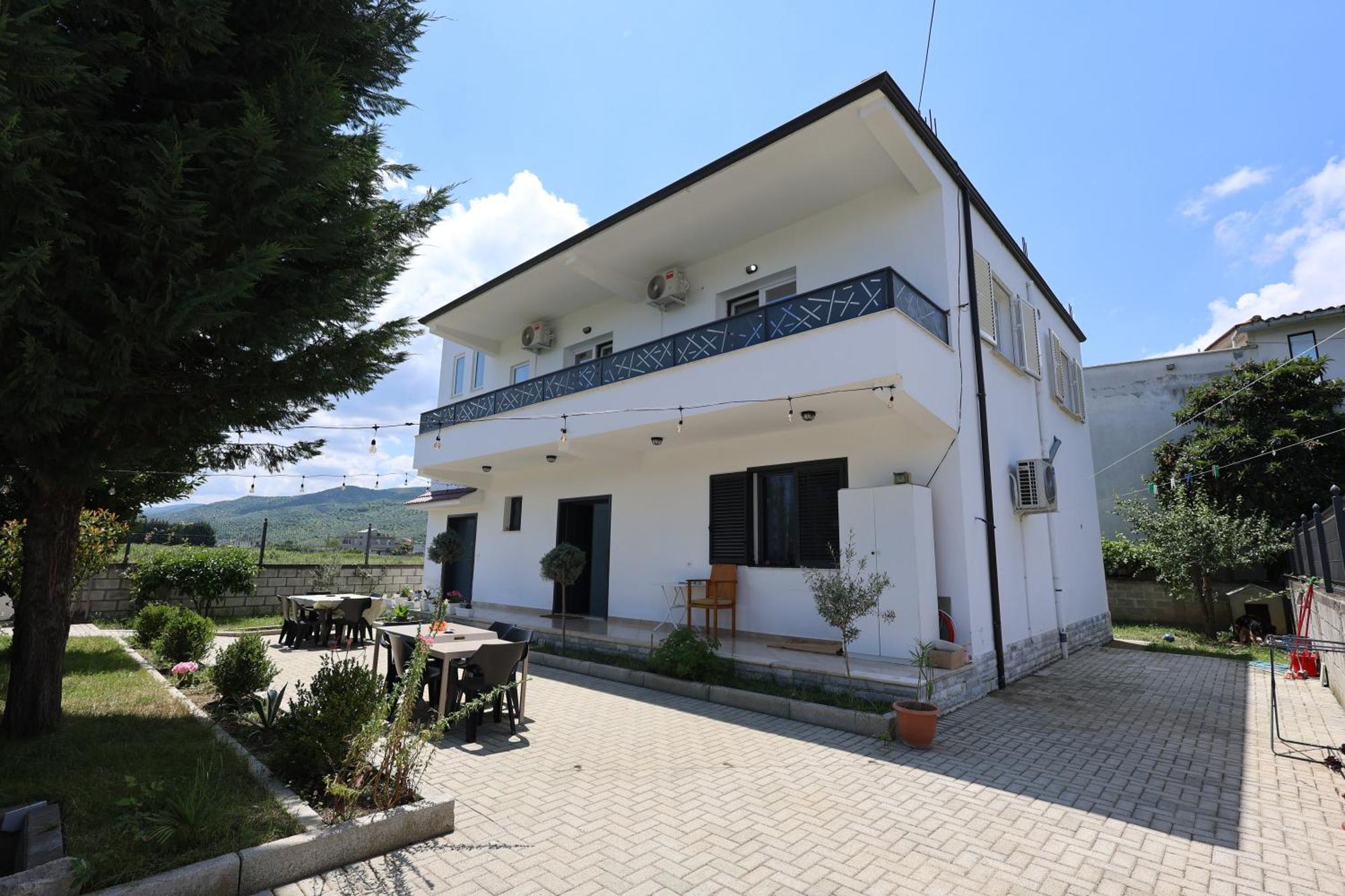Baza Hostel - Swimming Pool بيرات المظهر الخارجي الصورة