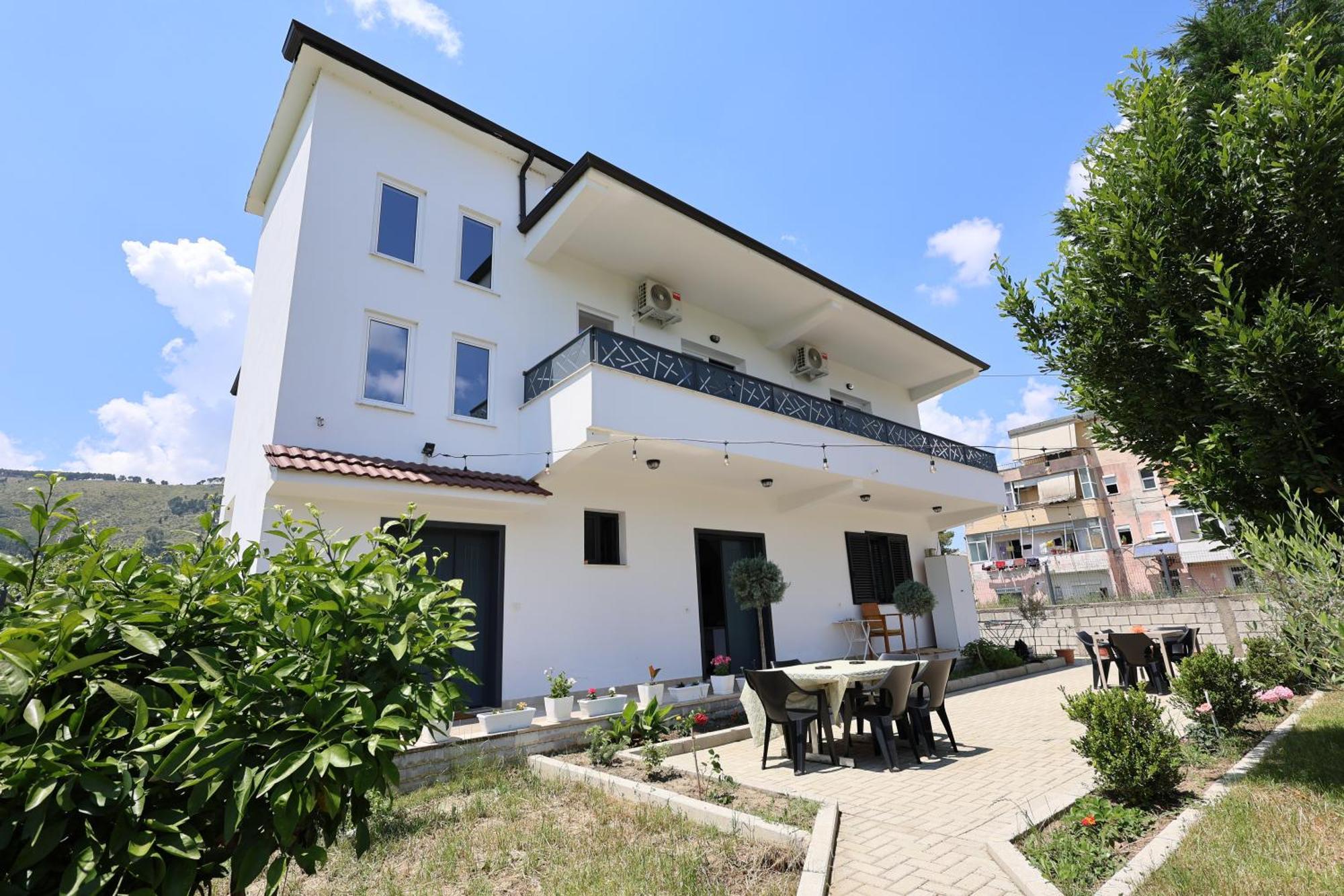 Baza Hostel - Swimming Pool بيرات المظهر الخارجي الصورة