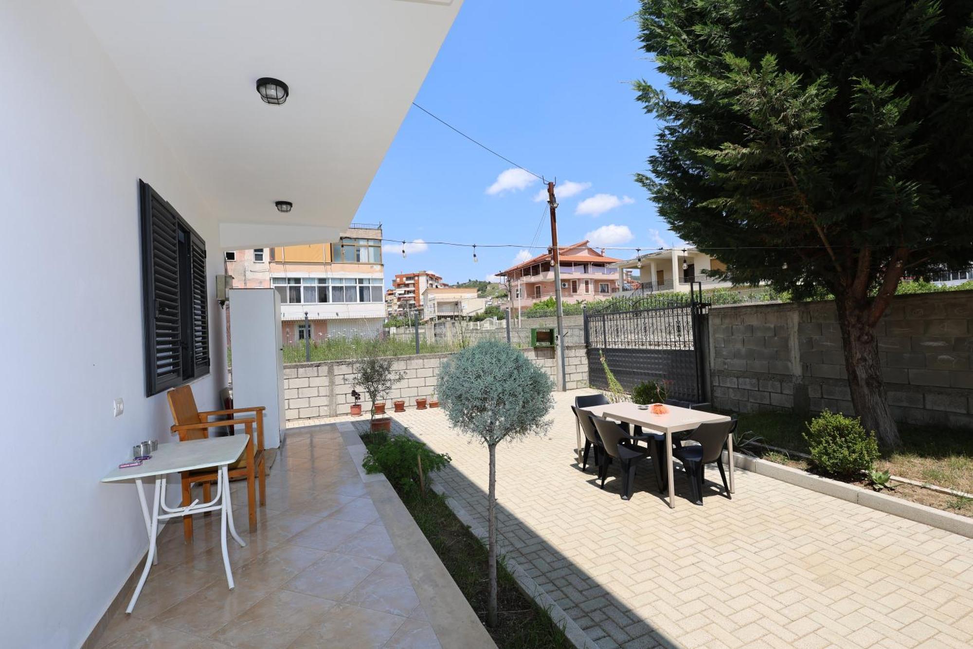 Baza Hostel - Swimming Pool بيرات المظهر الخارجي الصورة