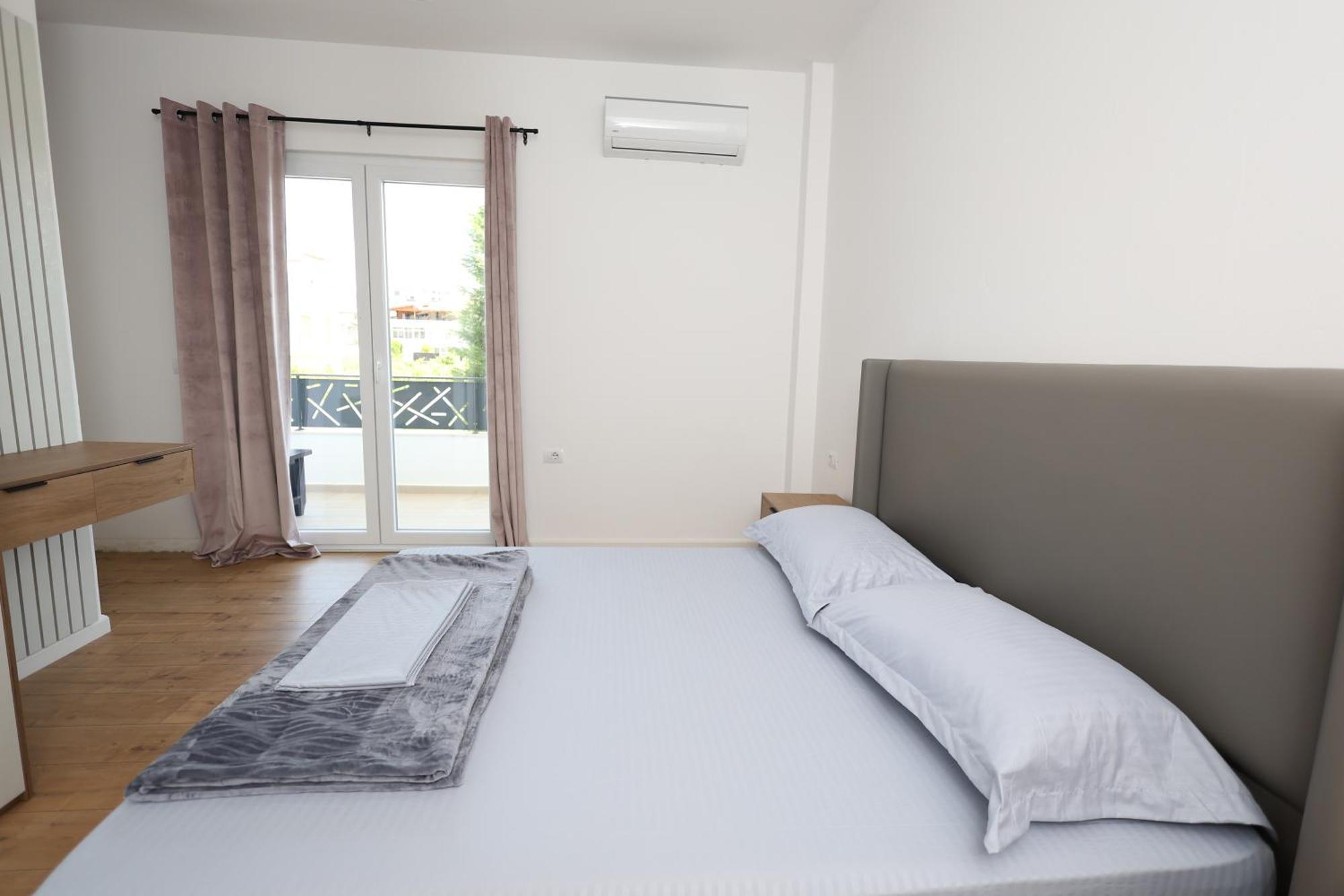 Baza Hostel - Swimming Pool بيرات المظهر الخارجي الصورة