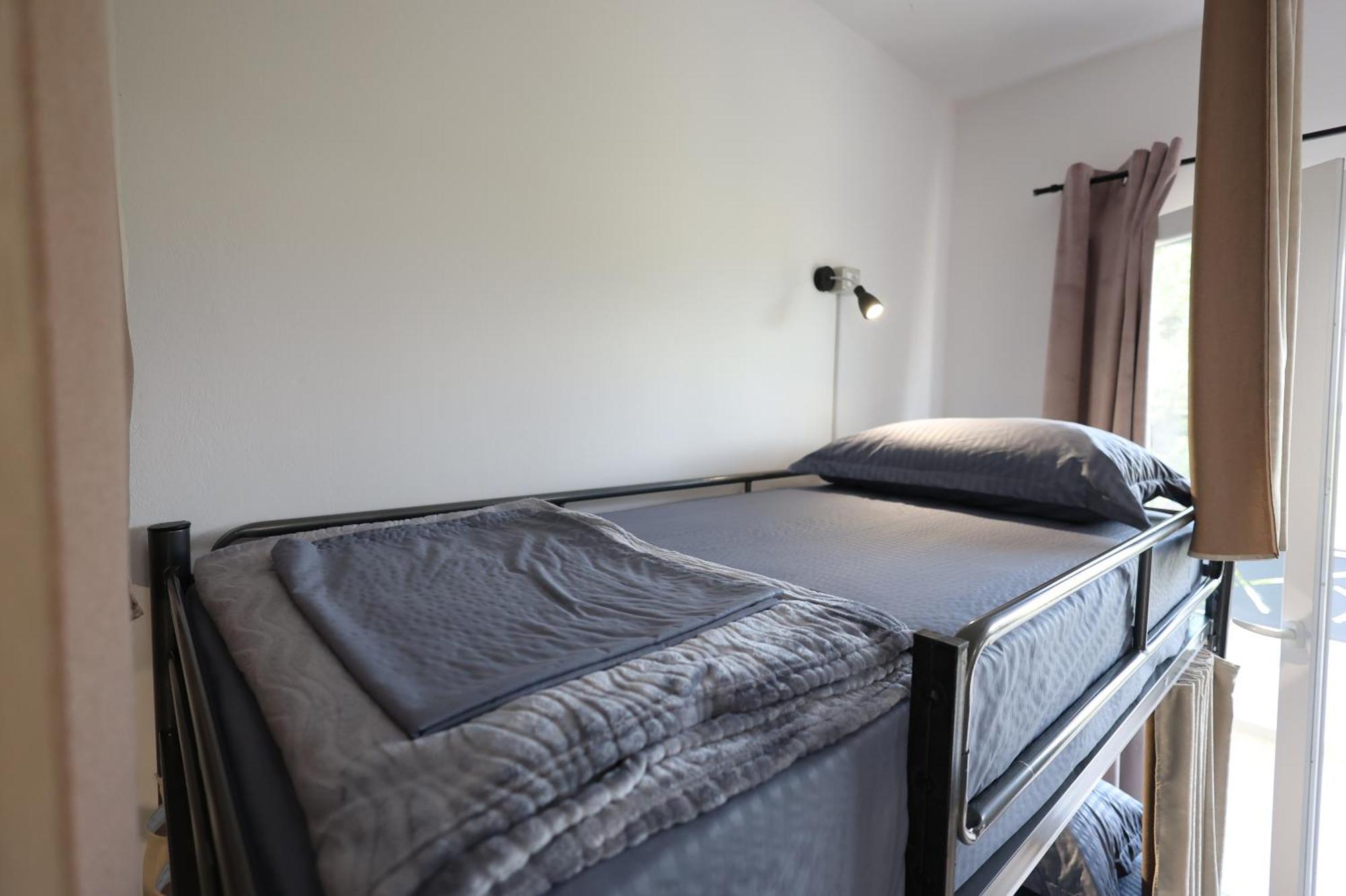 Baza Hostel - Swimming Pool بيرات المظهر الخارجي الصورة
