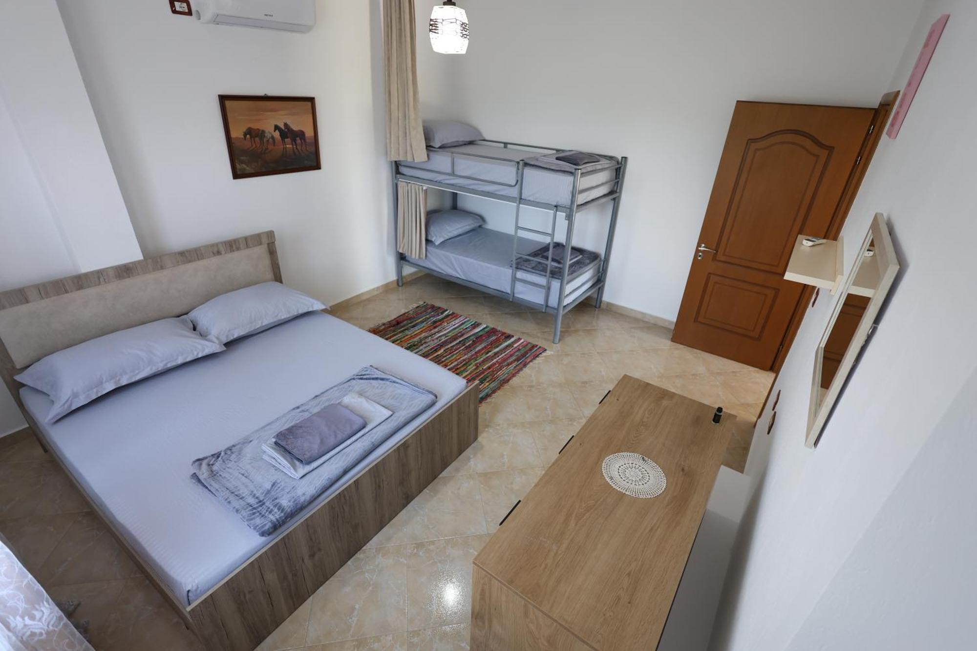 Baza Hostel - Swimming Pool بيرات المظهر الخارجي الصورة