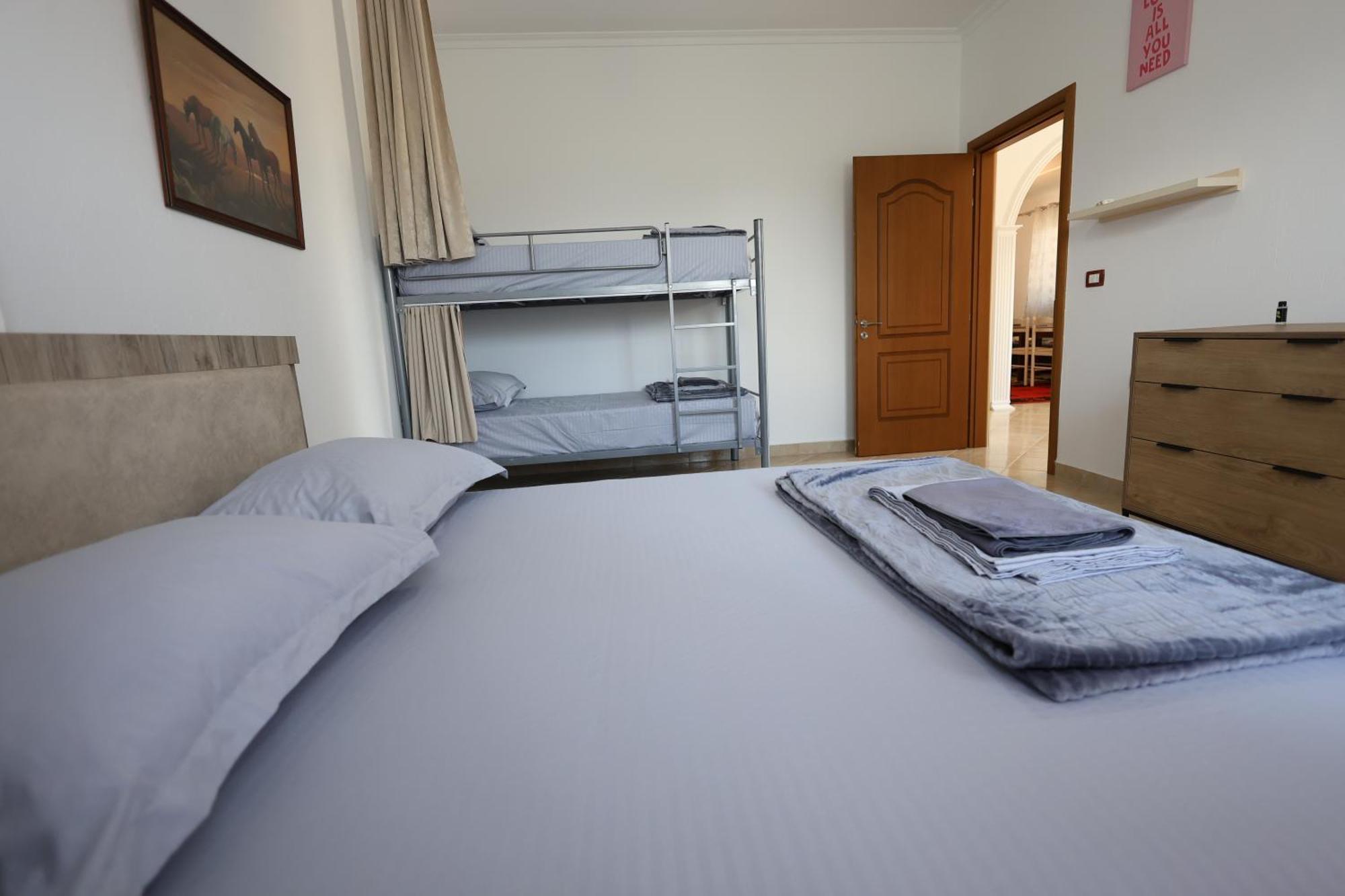 Baza Hostel - Swimming Pool بيرات المظهر الخارجي الصورة