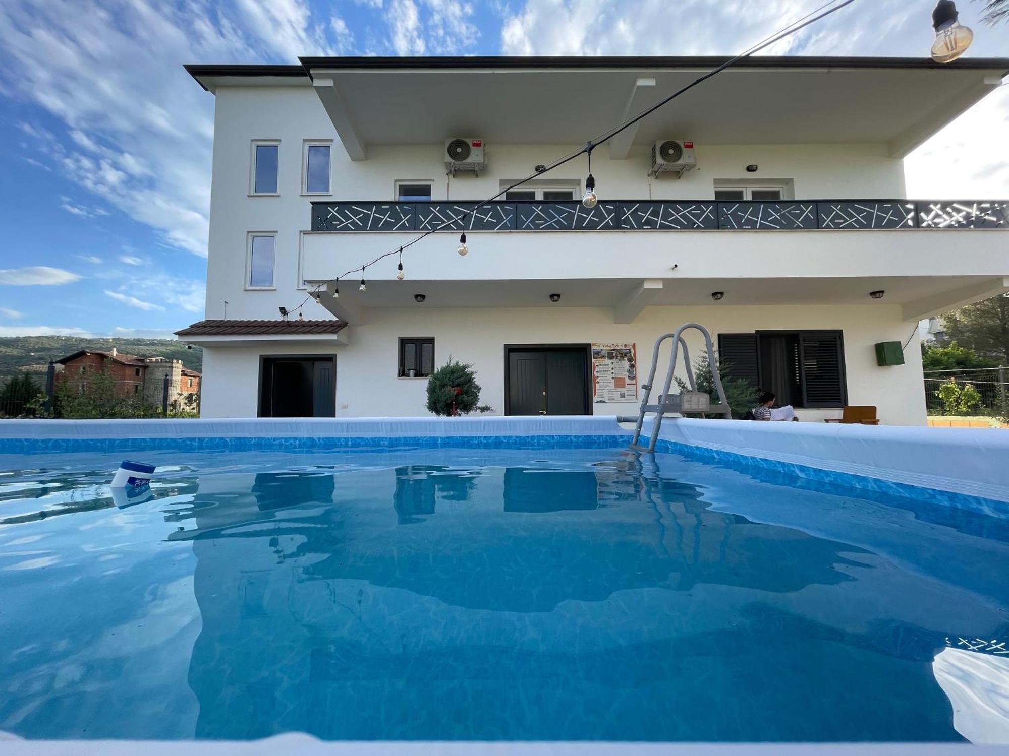 Baza Hostel - Swimming Pool بيرات المظهر الخارجي الصورة