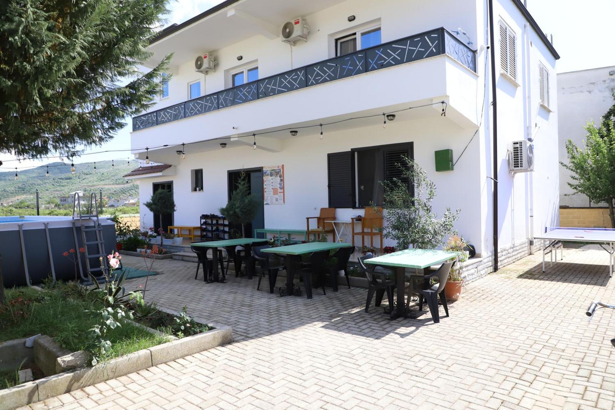 Baza Hostel - Swimming Pool بيرات المظهر الخارجي الصورة